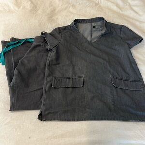 Figs Grey scrub set, Livingston petite pants, both size XS